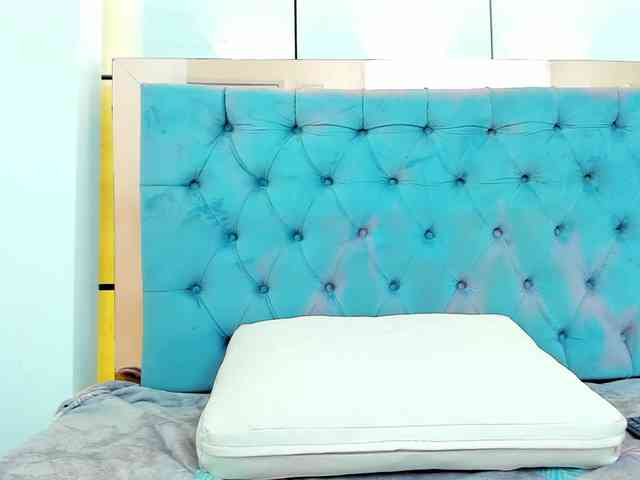 PocahontasPow webcam