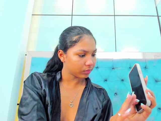 PocahontasPow webcam