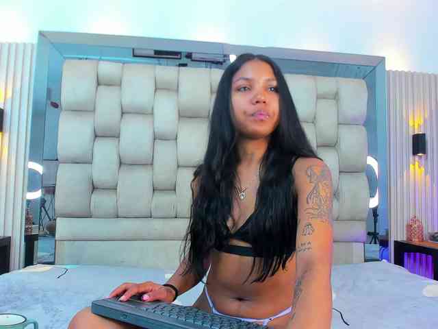 PocahontasPow webcam