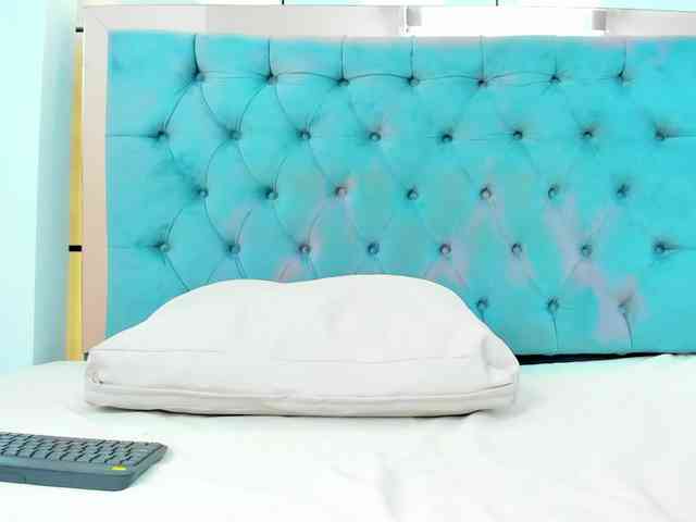 PocahontasPow webcam