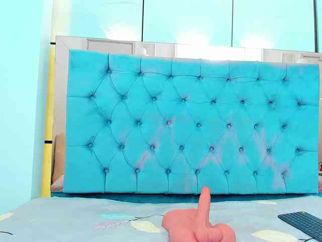 PocahontasPow webcam