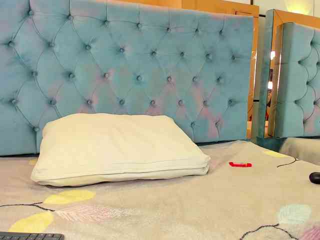 PocahontasPow webcam