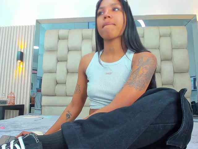 PocahontasPow webcam