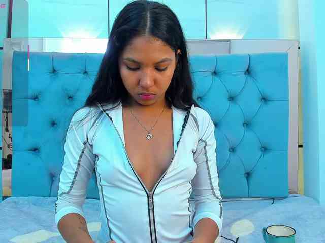 PocahontasPow webcam