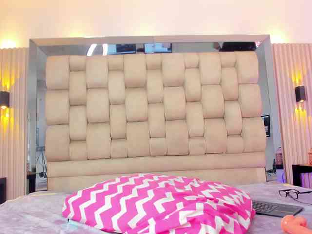 PocahontasPow webcam