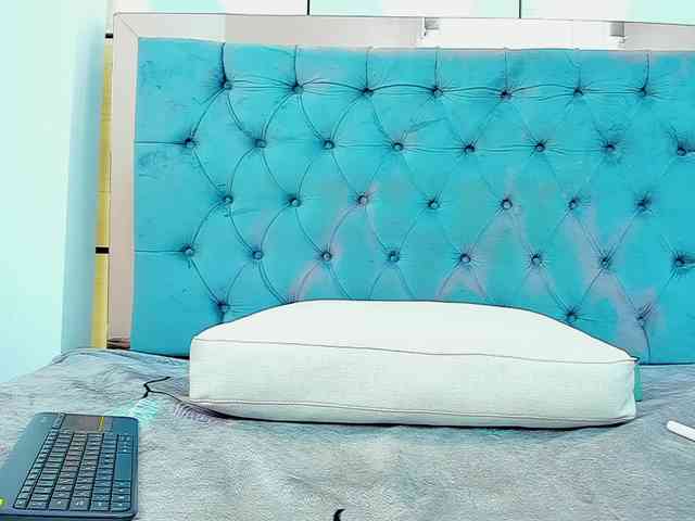 PocahontasPow webcam