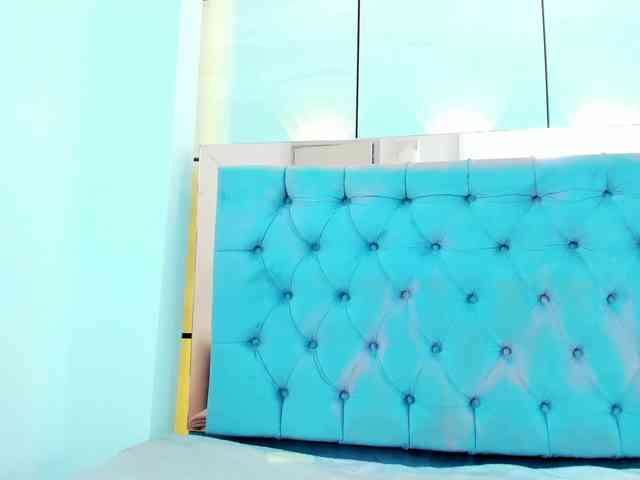 PocahontasPow webcam