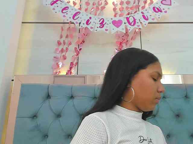 PocahontasPow webcam