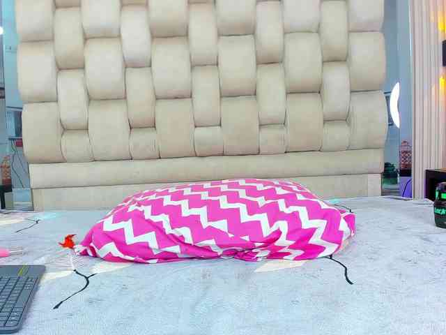 PocahontasPow webcam