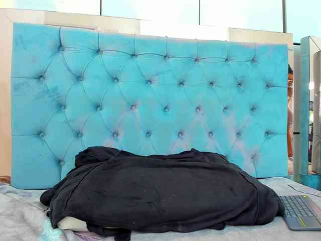 PocahontasPow webcam