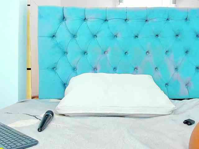 PocahontasPow webcam