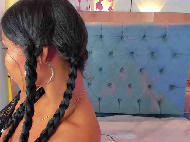 PocahontasPow Live Webcam on BongaCams