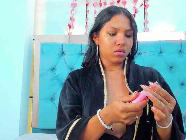 PocahontasPow webcam