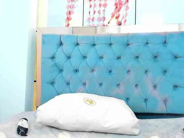 PocahontasPow webcam