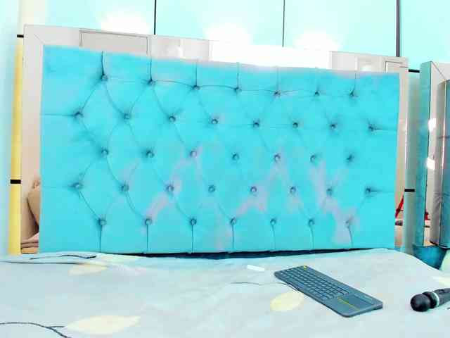 PocahontasPow webcam