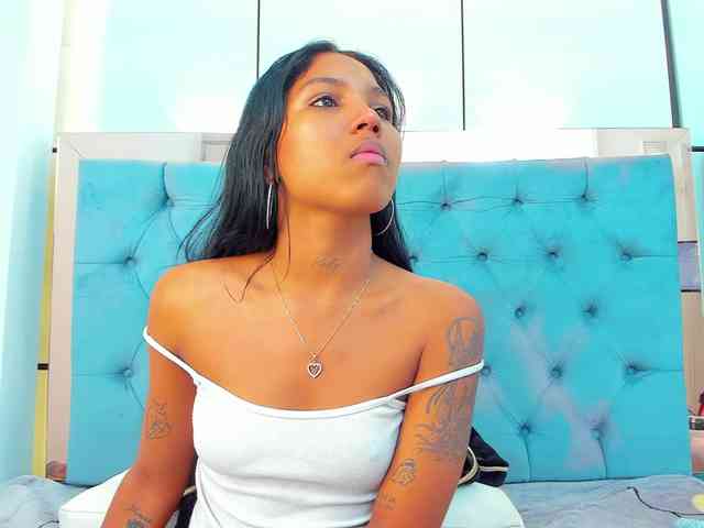 PocahontasPow webcam