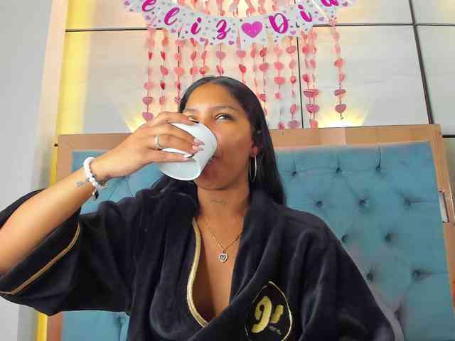 PocahontasPow webcam