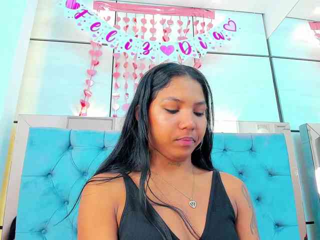 PocahontasPow webcam