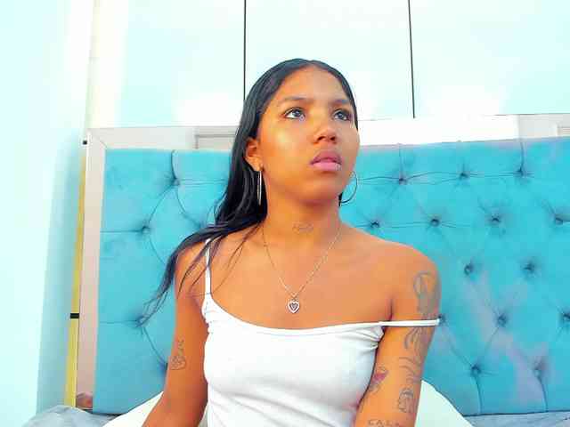 PocahontasPow webcam