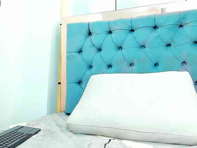 PocahontasPow webcam