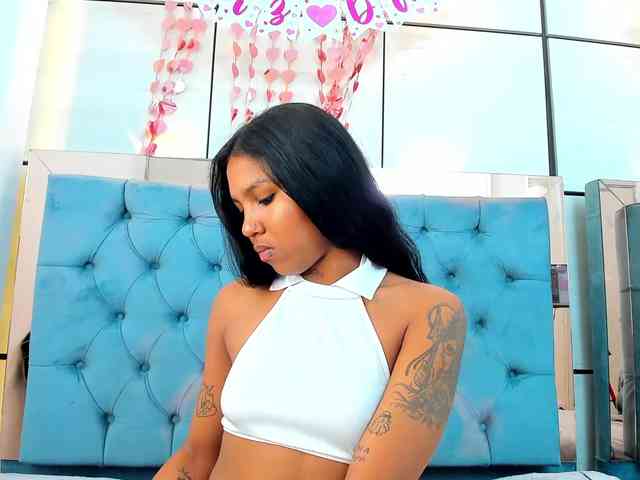 PocahontasPow webcam