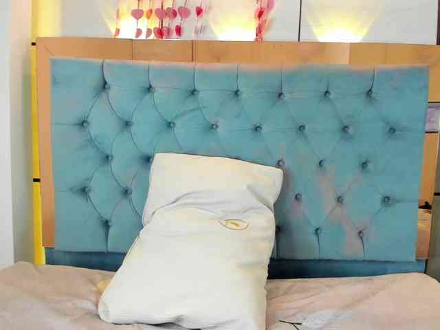 PocahontasPow webcam