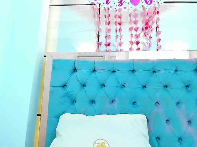 PocahontasPow webcam