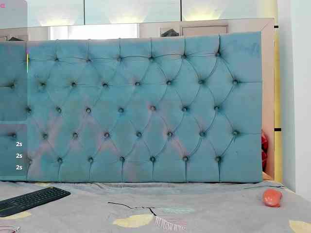 PocahontasPow webcam