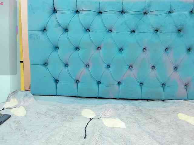 PocahontasPow webcam