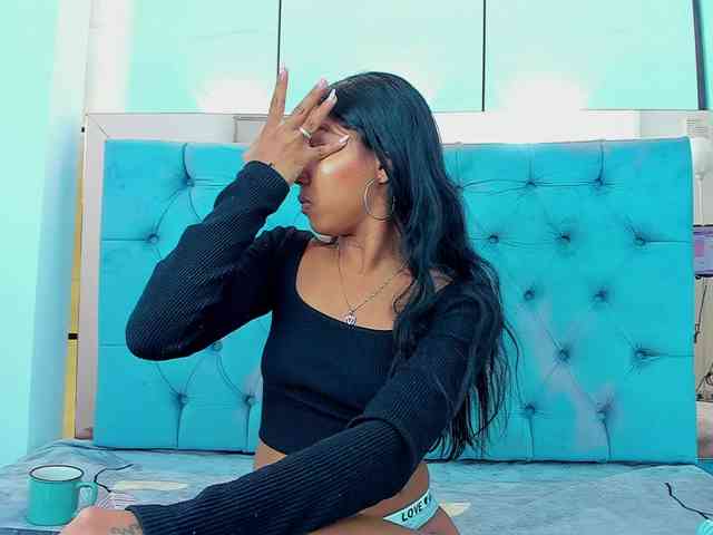 PocahontasPow webcam