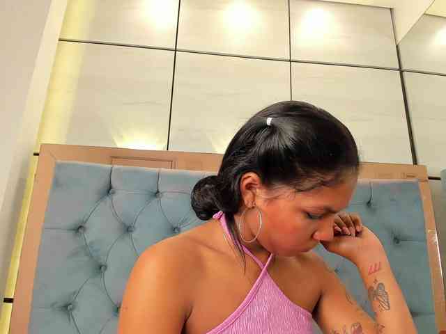 PocahontasPow webcam