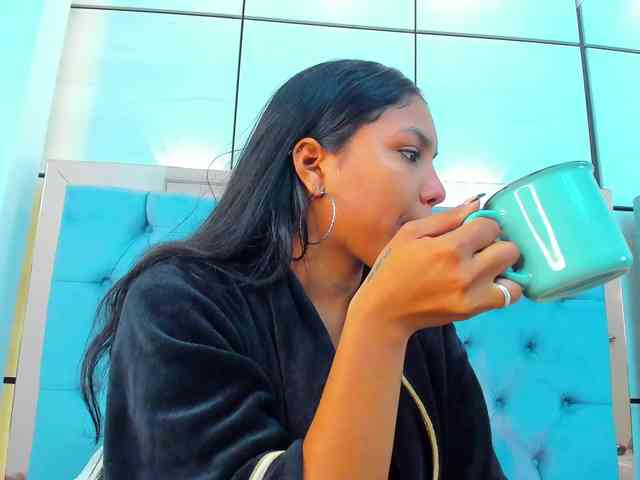 PocahontasPow webcam