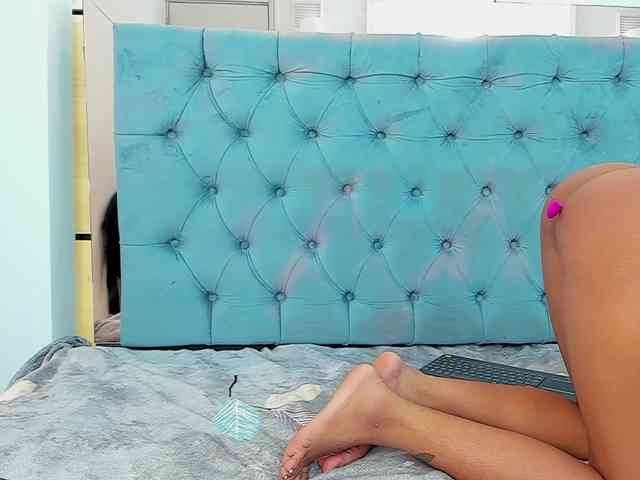 PocahontasPow webcam