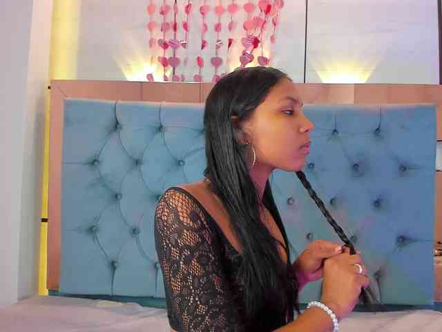 PocahontasPow webcam