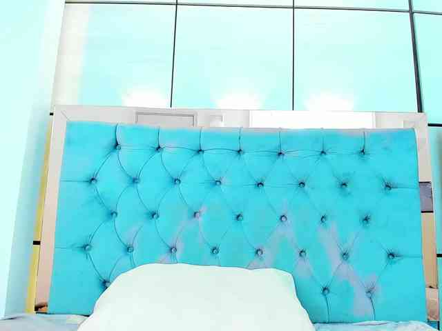 PocahontasPow Live Webcam on BongaCams