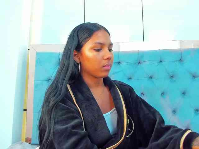 PocahontasPow webcam