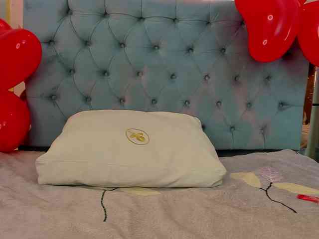 PocahontasPow webcam