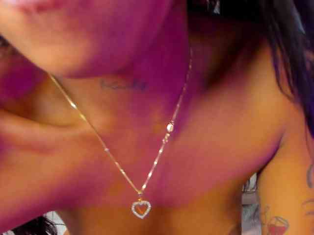 PocahontasPow webcam