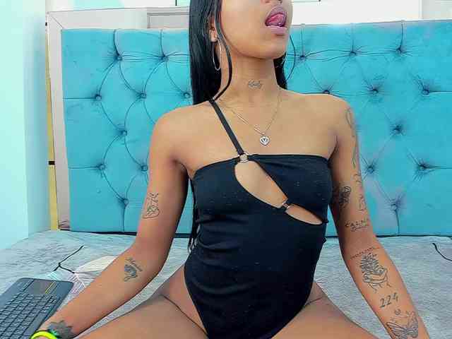 PocahontasPow webcam