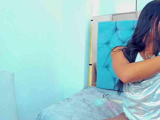 PocahontasPow webcam