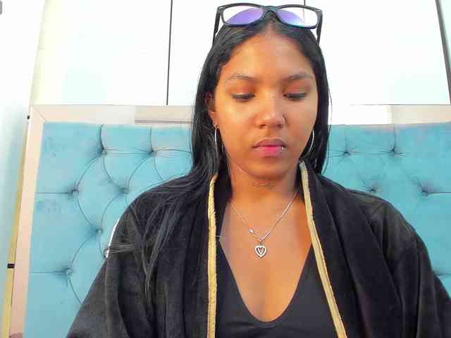 PocahontasPow webcam