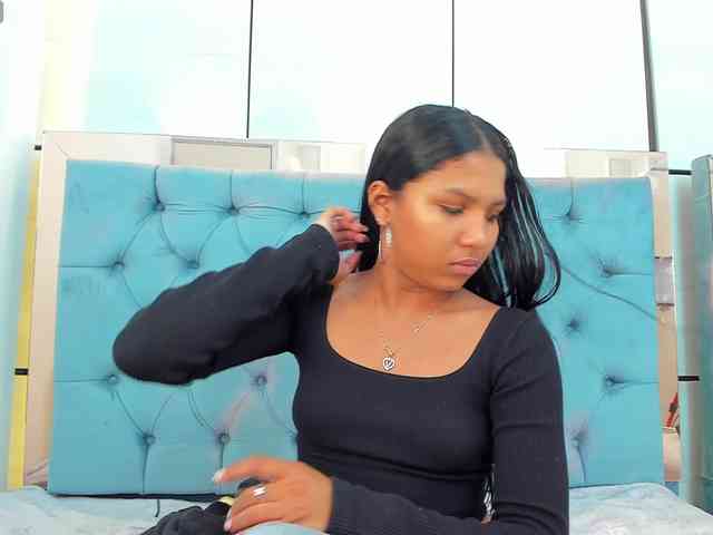 PocahontasPow webcam