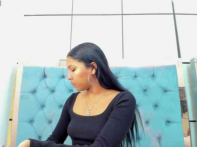 PocahontasPow webcam