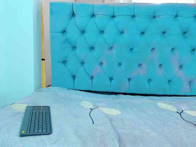 PocahontasPow webcam