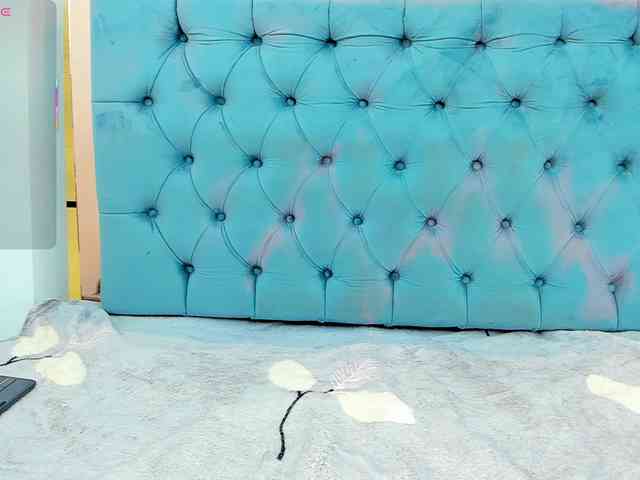 PocahontasPow webcam