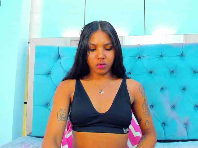 PocahontasPow webcam