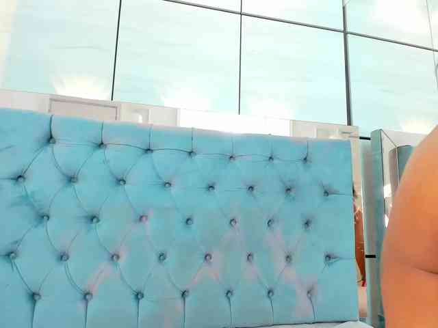 PocahontasPow webcam