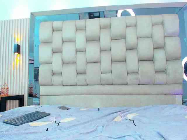 PocahontasPow webcam