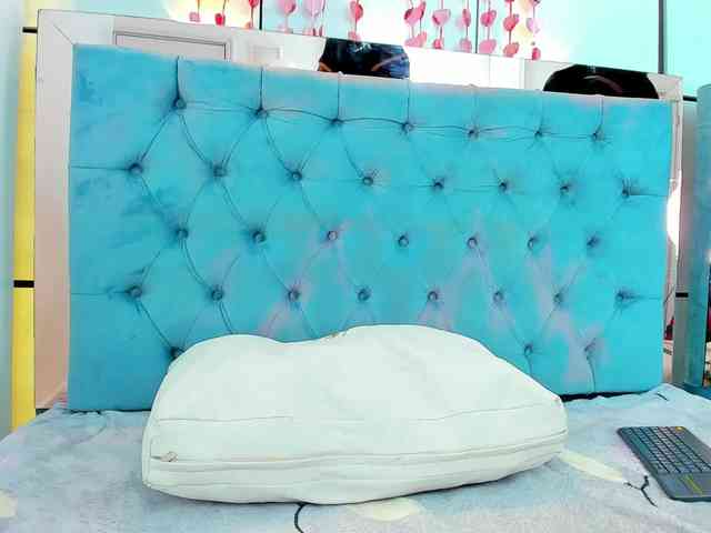 PocahontasPow webcam