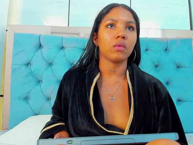 PocahontasPow webcam